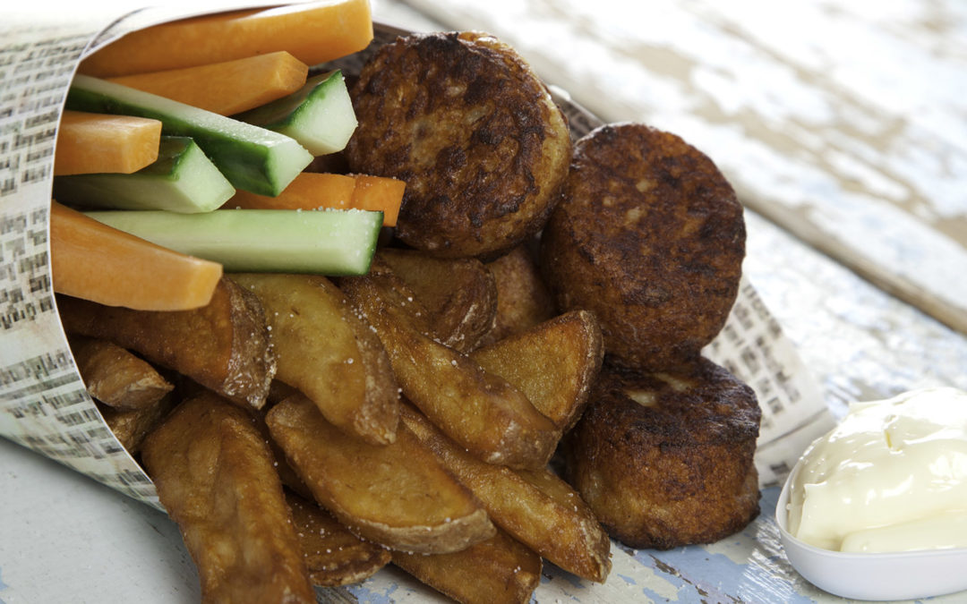 Fiskefrikadeller med fritter